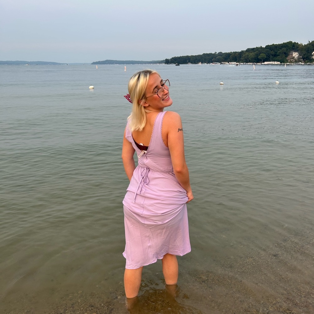 LAVENDER LACE DRESS - Picture 5 of 6